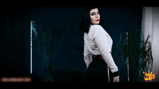 Hottie Elizabeth hot sucks cock and enjoys fingers in pussy